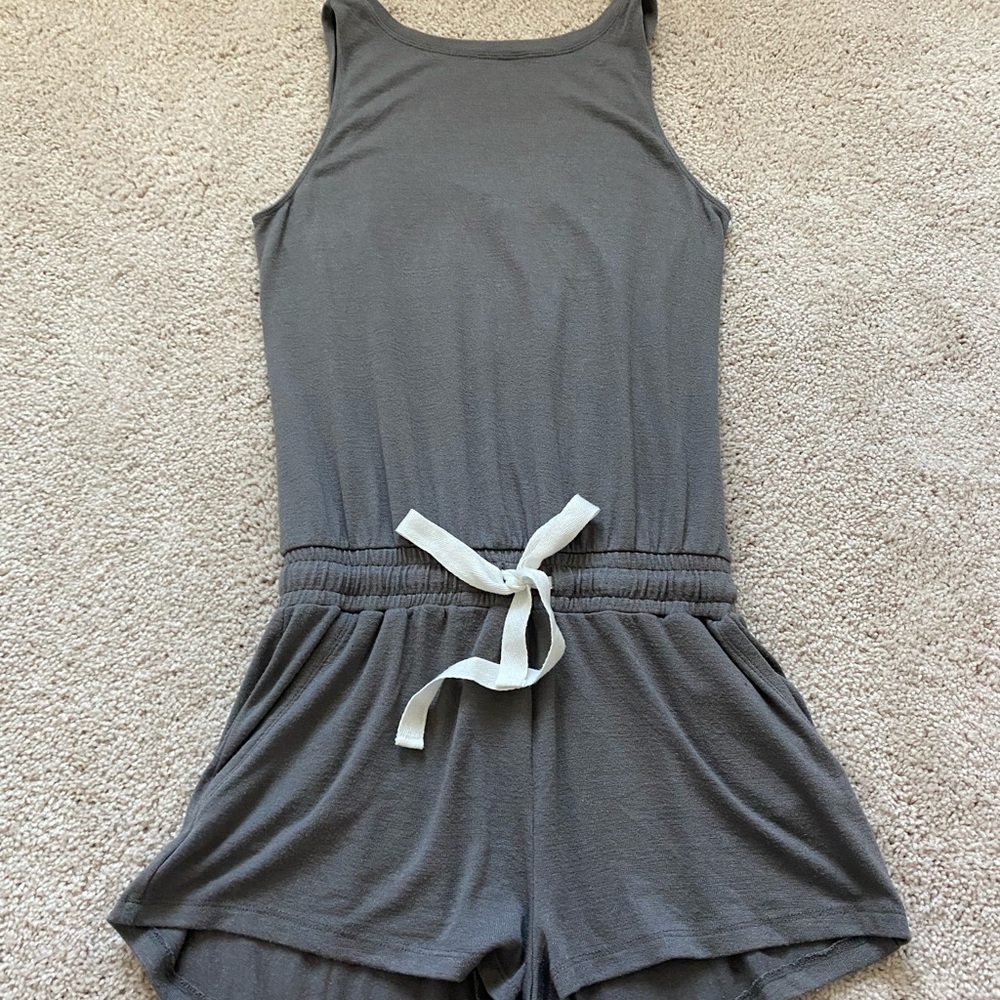 Aritzia Wilfred Free Tie Waist Isabel Jersey Knit Romper: Small